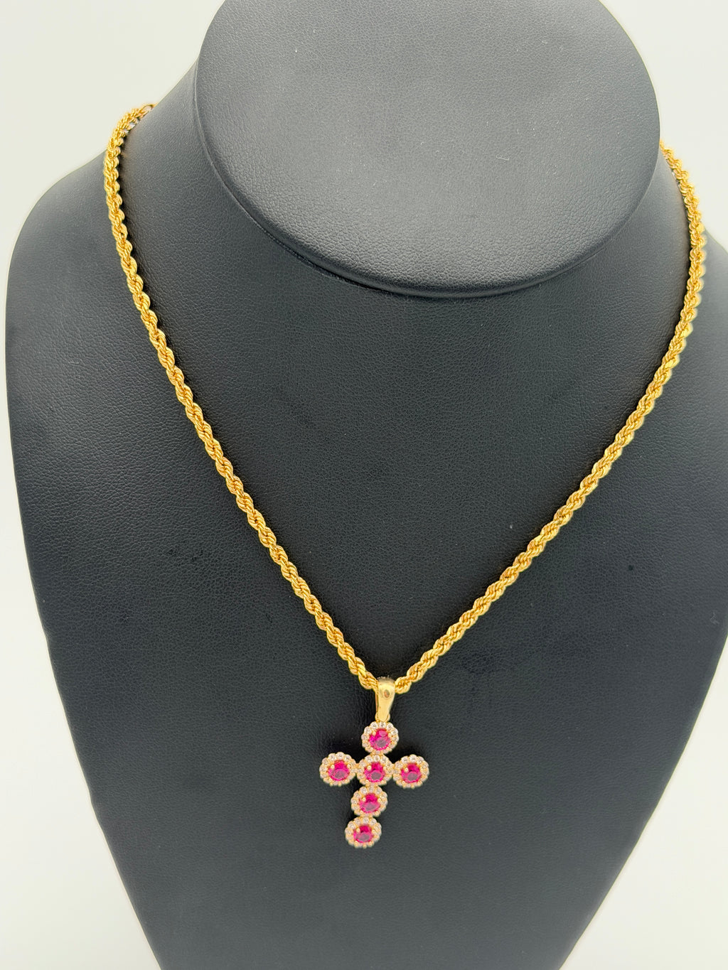 Cadena de Oro 18K Estilo Lazo con Dije de Cruz fucsia💎