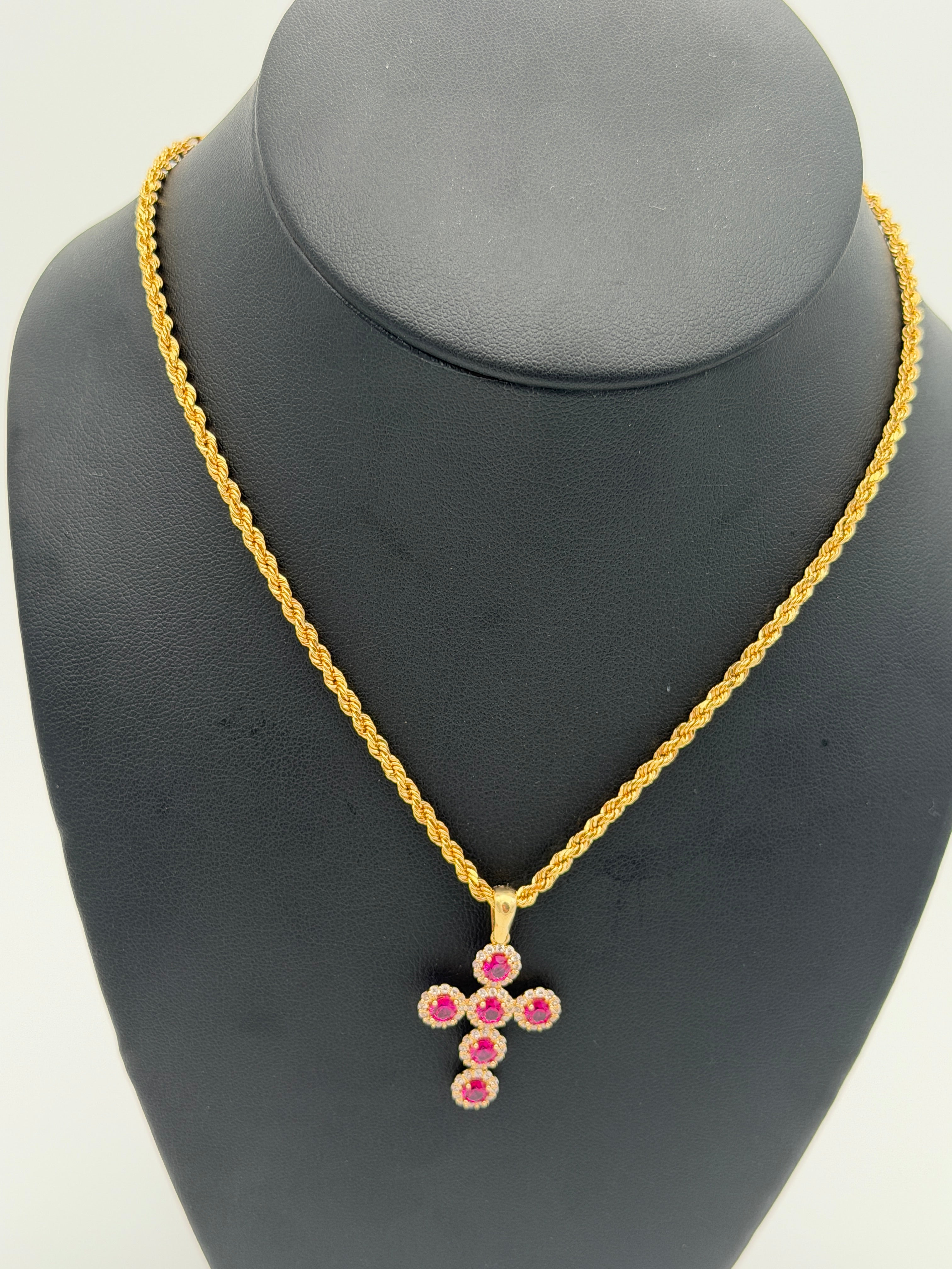 Cadena de Oro 18K Estilo Lazo con Dije de Cruz fucsia💎